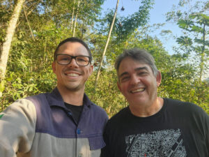 Ayrton e Gustavo responsaveis pelo pomar de sementes ba Fazenda dos Cordeiros